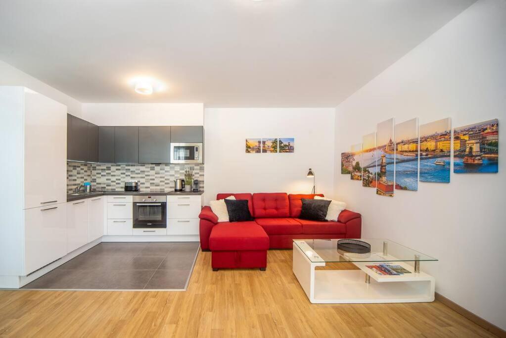 Grace Pine 1 Apartment